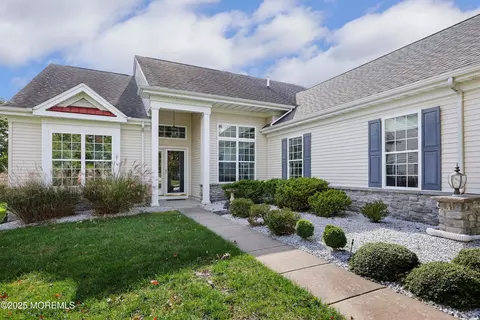 28 Passage Ln, Barnegat, NJ 08005