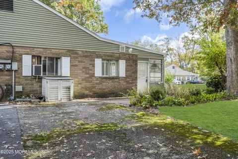 9 Chestnut St #D, Toms River, NJ 08757