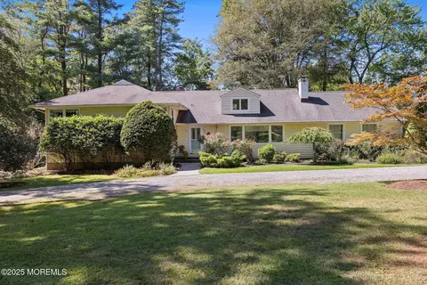 35 Sunnybank Dr, Shrewsbury, NJ 07702