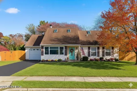 101 Reflection Rd, Toms River, NJ 08753