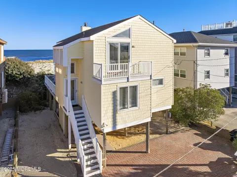 214 E 29th St, Long Beach Township, NJ 08008