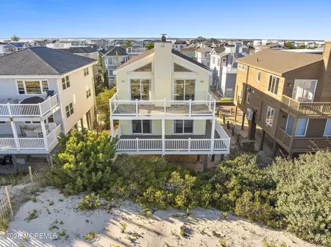 214 E 29th St, Long Beach Township, NJ 08008