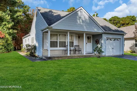 14 Prado Ct, Toms River, NJ 08757