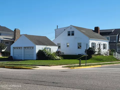 100 1st Ave, Avon By The Sea, NJ 07717