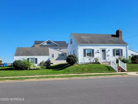 100 1st Ave, Avon By The Sea, NJ 07717
