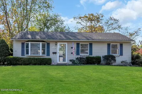 118 Dittmar Dr, Toms River, NJ 08757