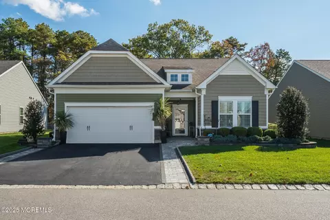 28 Addlestone Ln, Manchester, NJ 08759