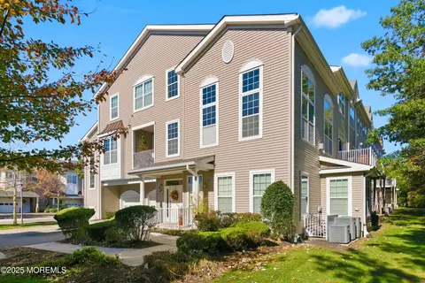 106 Bryce Ln #802, Manahawkin, NJ 08050
