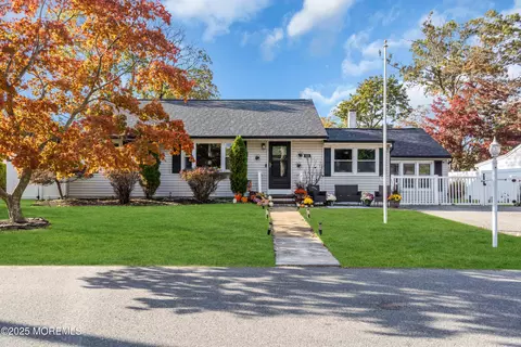 616 Cable Ave, Beachwood, NJ 08722