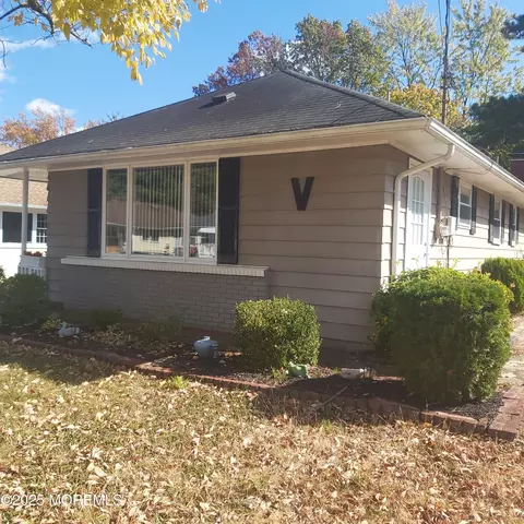 2217 Mount Hood Ln, Toms River, NJ 08753