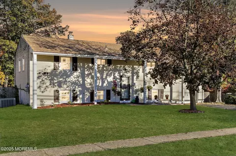 28 Salem Hill Rd, Howell, NJ 07731