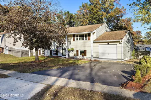 28 Salem Hill Rd, Howell, NJ 07731