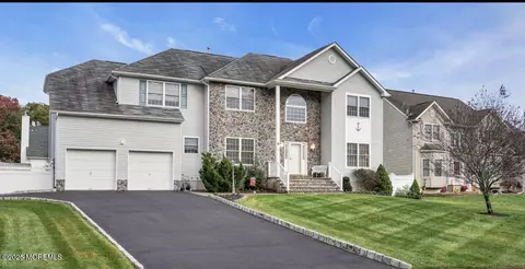 6 Key Largo Ct, Bayville, NJ 08721