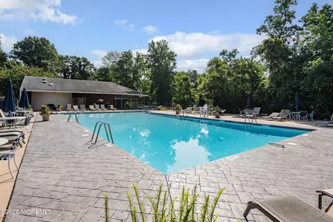 8 Ann Ct, Tinton Falls, NJ 07724
