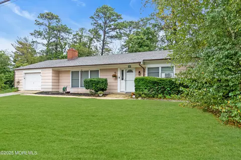 145 Spray Ave, Beachwood, NJ 08722