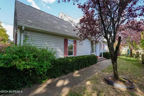 617 Carter Ave, Port Monmouth, NJ 07758