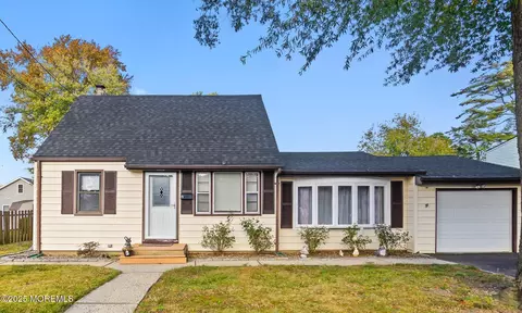 19 Woody Ter, Keansburg, NJ 07734