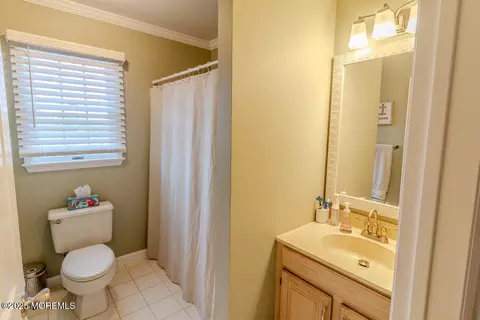 Bath - 235 Pello Rd, Brick, NJ 08724 photo 4 of 4