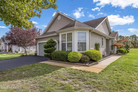 11 Woodview Dr, Whiting, NJ 08759