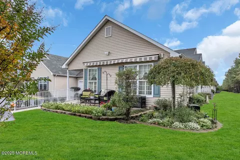 55 Winkle Ct, Whiting, NJ 08759