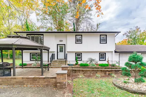 160 Pension Rd, Manalapan, NJ 07726