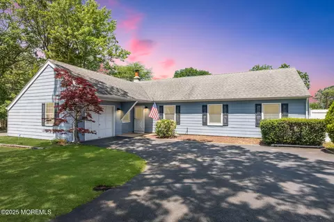 998 Bell St, Toms River, NJ 08753