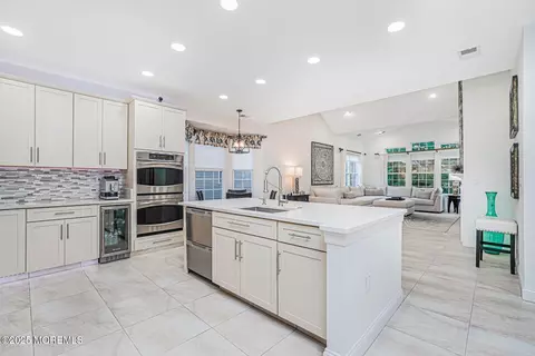 Kitchen - 165 Huntington Dr, Jackson, NJ 08527 photo 1 of 4