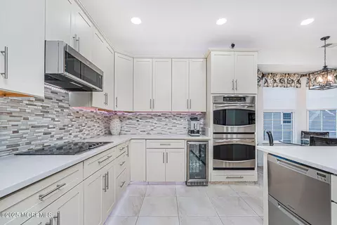 Kitchen - 165 Huntington Dr, Jackson, NJ 08527 photo 4 of 4