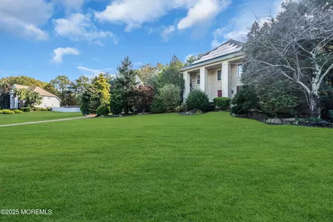 25 Greenwich Dr, Jackson, NJ 08527
