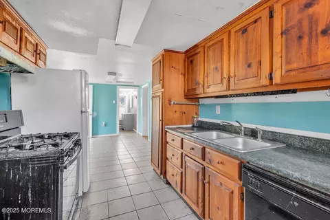 Kitchen - 22 E Lacey Rd, Forked River, NJ 08731 photo 1 of 3