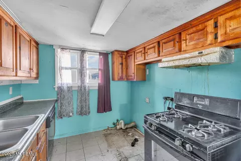 Kitchen - 22 E Lacey Rd, Forked River, NJ 08731 photo 3 of 3