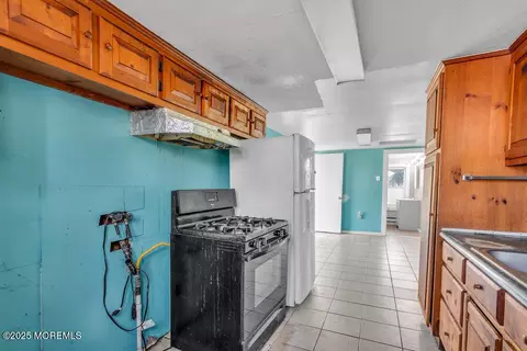 Kitchen - 22 E Lacey Rd, Forked River, NJ 08731 photo 2 of 3