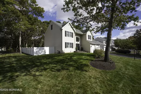 117 Autumn Oak Ln, Manahawkin, NJ 08050