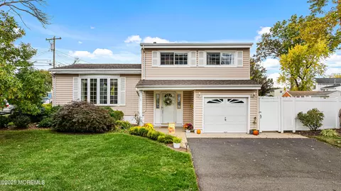5 Grace Dr, Old Bridge, NJ 08857