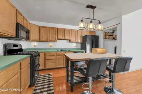 Kitchen - 264 Nighthawk Dr, Monroe, NJ 08831 photo 2 of 2