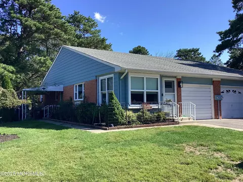 2 Carteret Ln #A, Whiting, NJ 08759