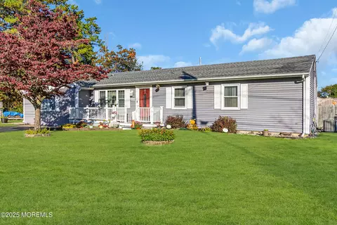 833 12th Ave, Toms River, NJ 08757