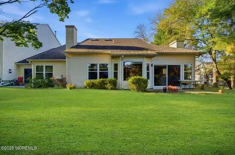 351 Sunshine Ct, Englishtown, NJ 07726