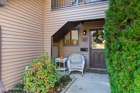 32 Ellsworth Ct, Red Bank, NJ 07701