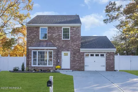 10 Buxton Ct, Barnegat, NJ 08005