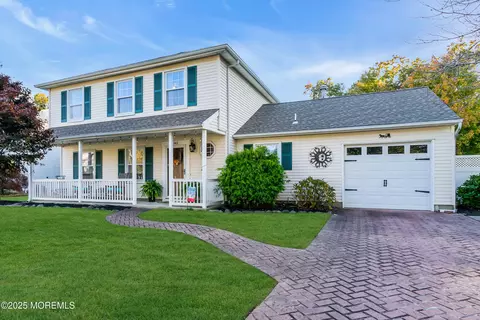 661 Branch Dr, Toms River, NJ 08755