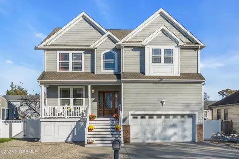 21 Holly Hill Dr, Toms River, NJ 08753