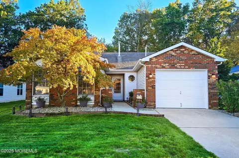 1392 Gleniffer Hill Rd, Toms River, NJ 08755