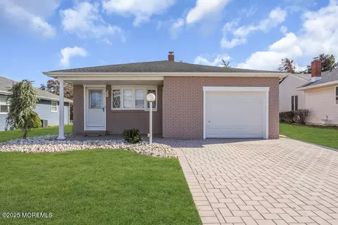 32 Harrington Dr S, Toms River, NJ 08757