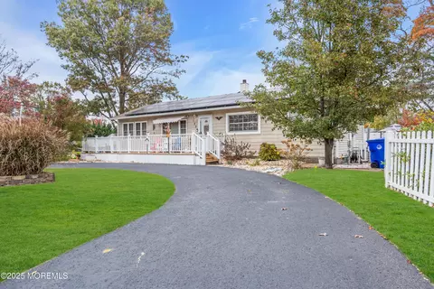 120 Oakwood Dr, Brick, NJ 08723