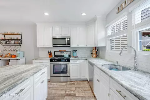 Kitchen - 131 Aster Ct, Jackson, NJ 08527 photo 1 of 4