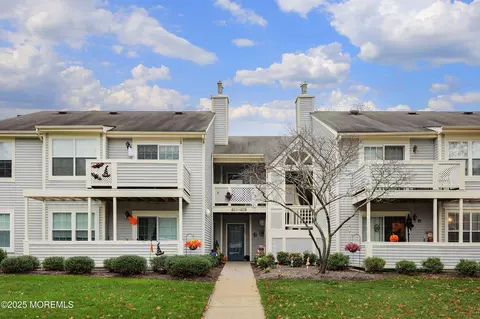 404 Brookview Ct, Howell, NJ 07731