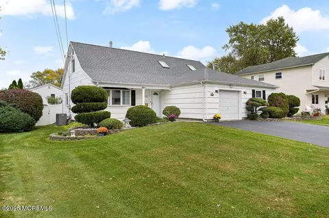 9 Tralee Rd, Hazlet, NJ 07730