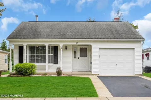 43 Santo Domingo Dr, Toms River, NJ 08757