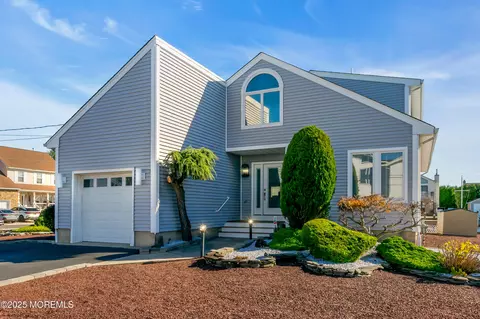 625 N End Ave N, Toms River, NJ 08753